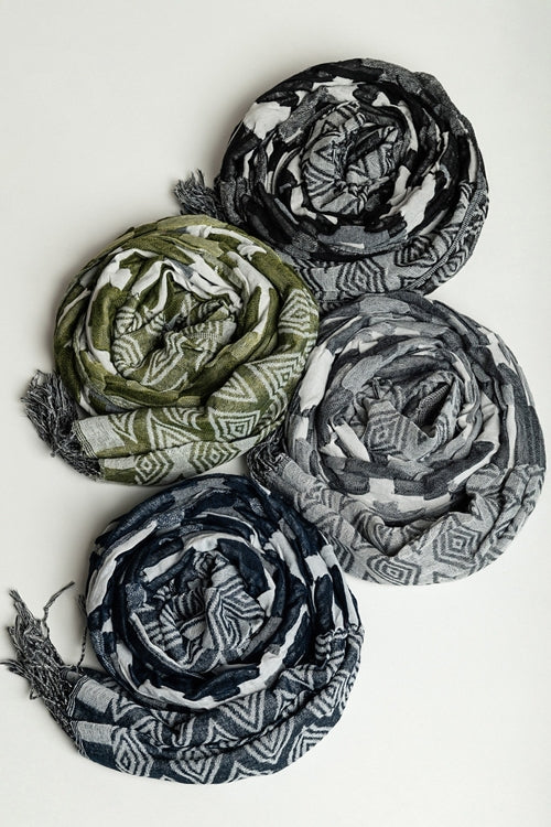 Set of 4 scarves, multicolored.